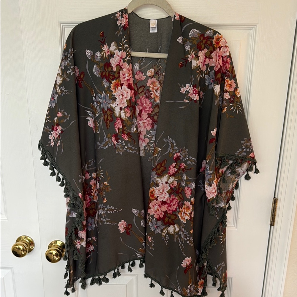 Charming Charlie Gray Floral Kimono
